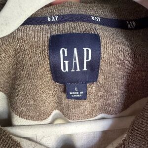 GAP Men's Tan Crewneck Sweater